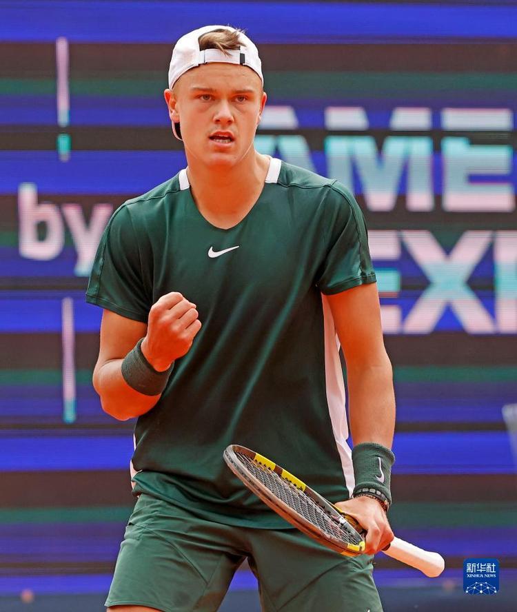 她们沉着冷 她们沉着冷